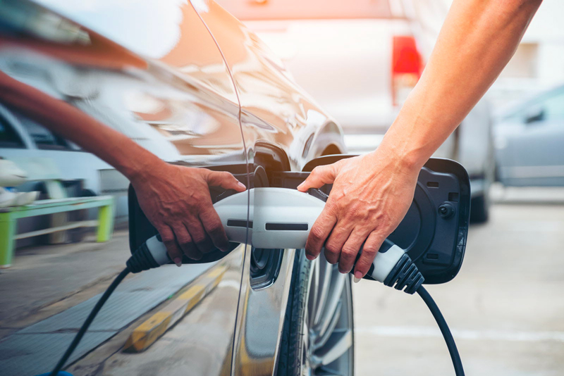 Véhicule éléctrique en charge