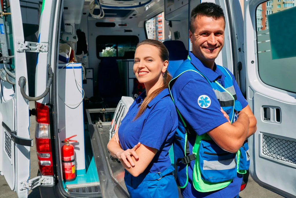 ambulanciers souriants